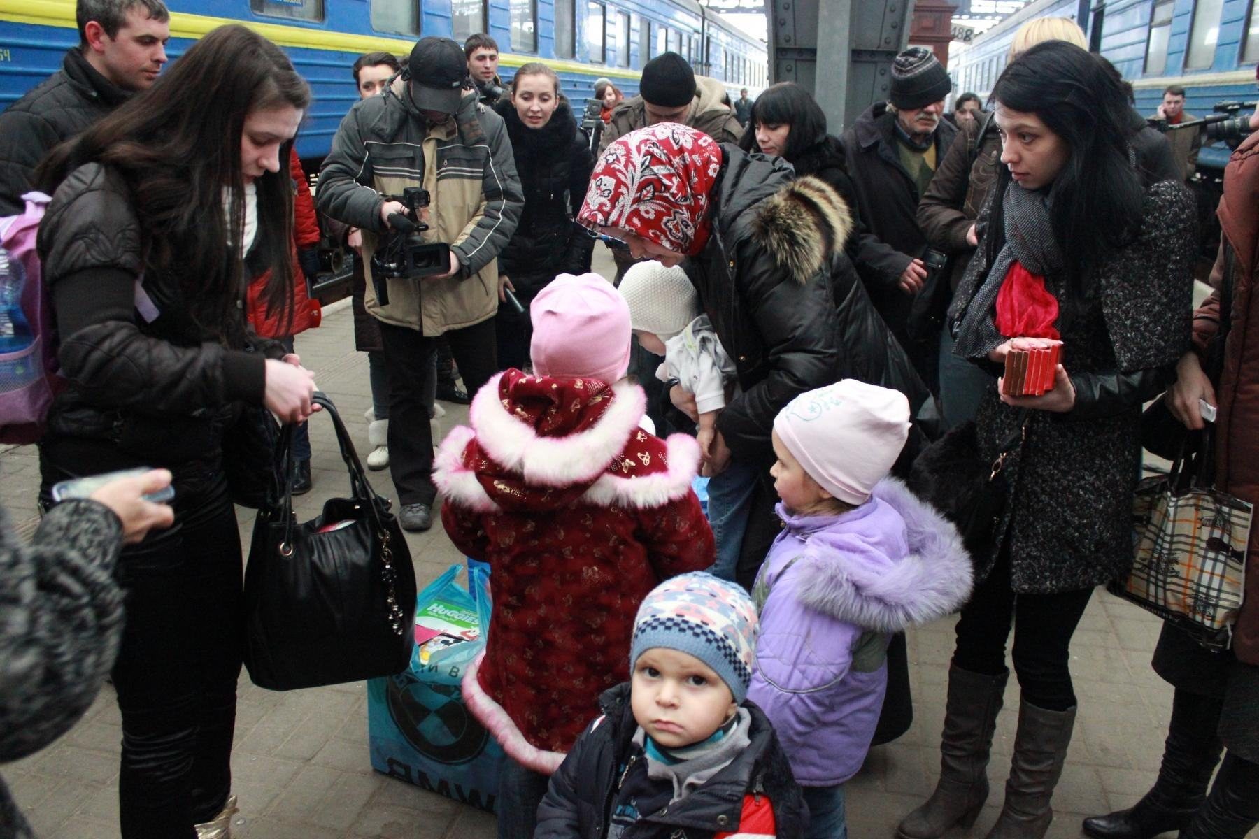 В уряді назвали точну кількість переселенців з Донбасу і Криму В уряді назвали точну кількість переселенців з Донбасу і Криму