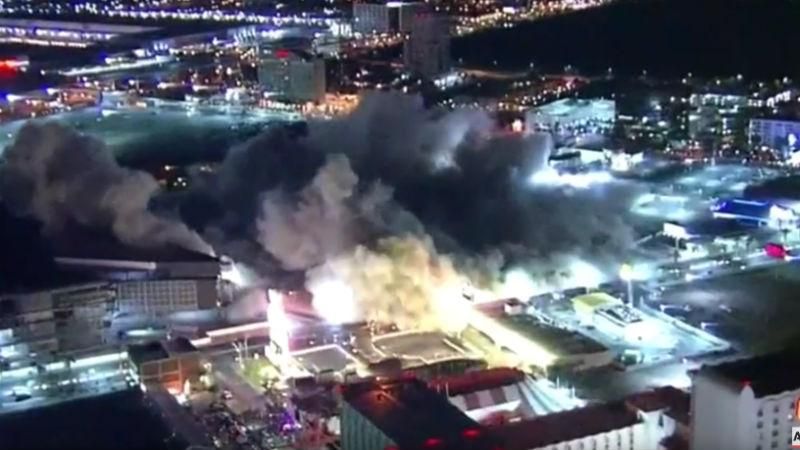 В Лас-Вегасе взорвали легендарное казино Riviera – появилось эффектное видео В Лас-Вегасе взорвали легендарное казино Riviera – появилось эффектное видео