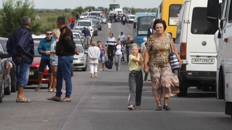 Кому война, кому бизнес: как зарабатывают на людях, оказавшихся за линией разграничения