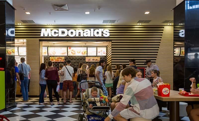 В харківському McDonald's працівники відмовились розмовляти українською мовою