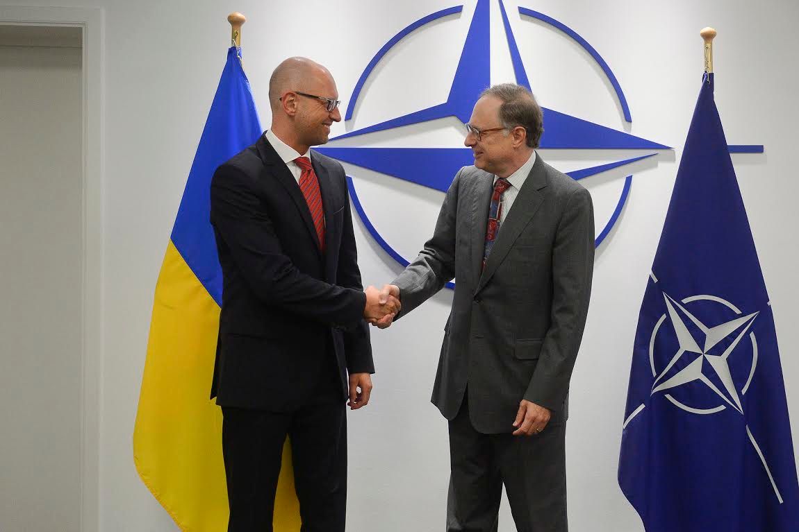 Яценюк: Відповідь на російську агресію – жорстка дипломатична позиція та санкції Яценюк: Відповідь на російську агресію – жорстка дипломатична позиція та санкції