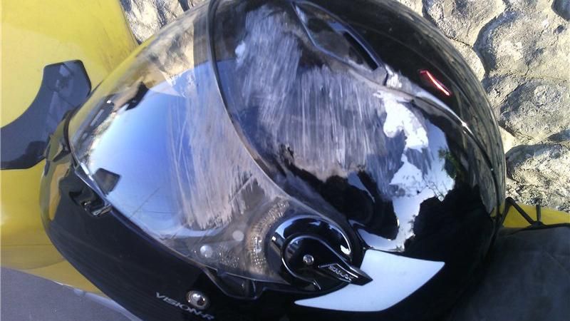 Мотоцикл загорелся после столкновения с автомобилем в Киеве