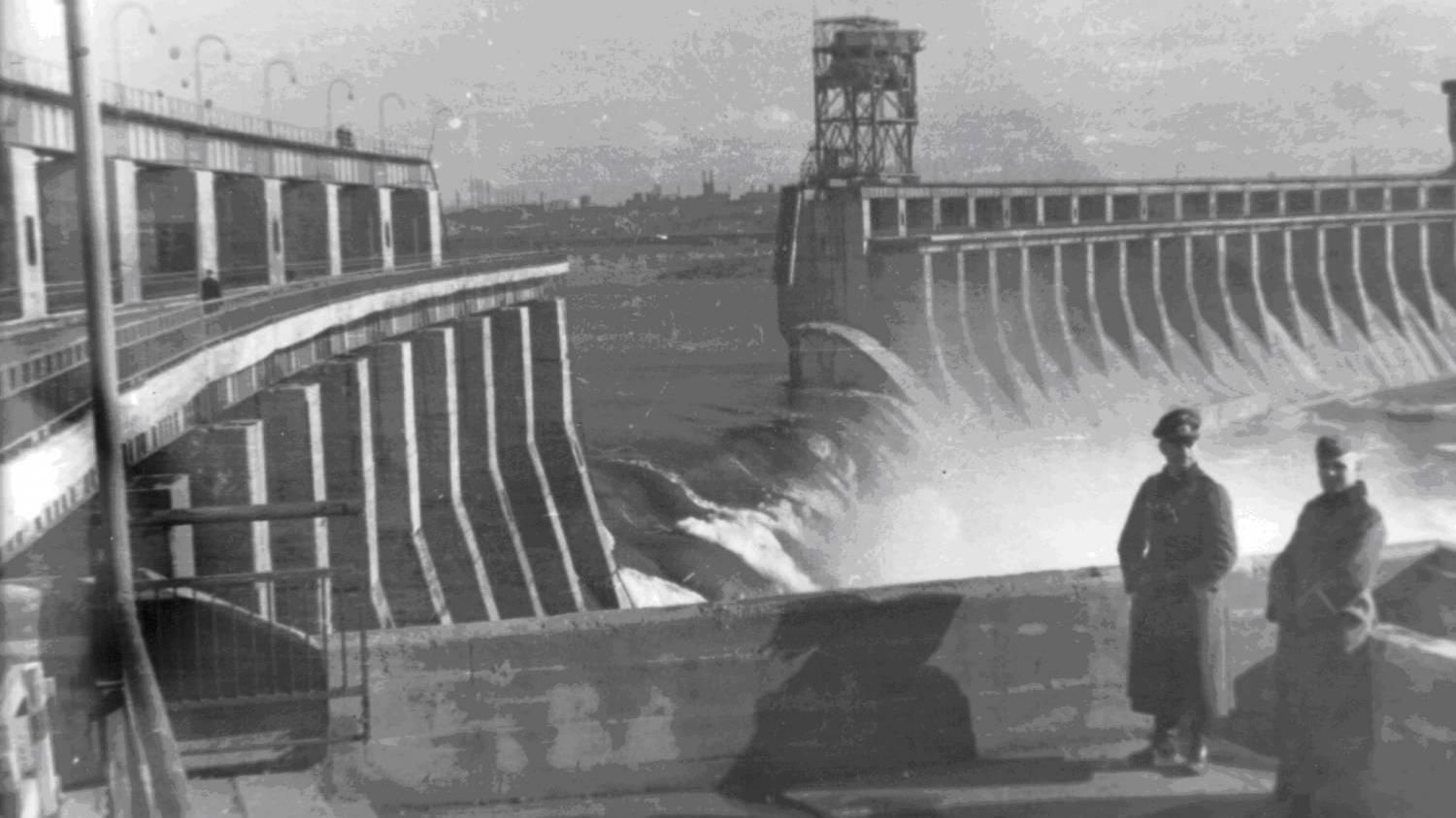 Трагічна річниця в Україні: води Дніпра, які вбили 100 тисяч людей Трагічна річниця в Україні: води Дніпра, які вбили 100 тисяч людей