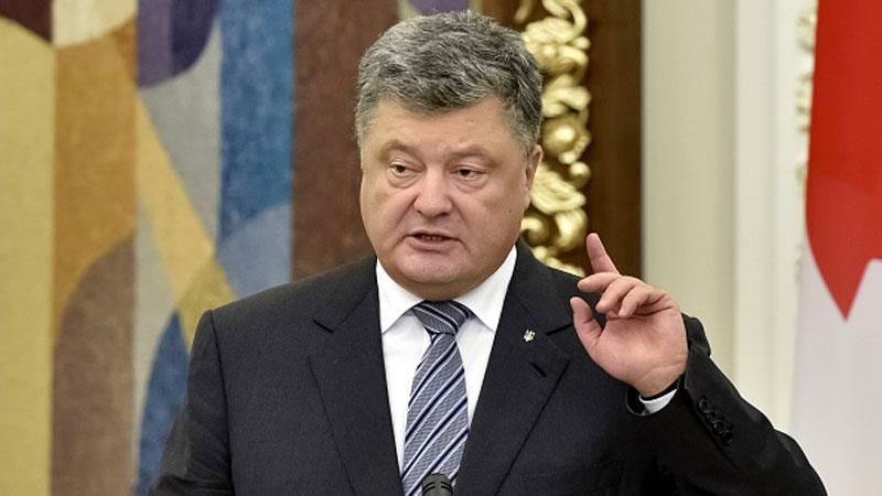 Порошенко заговорил о военном положении