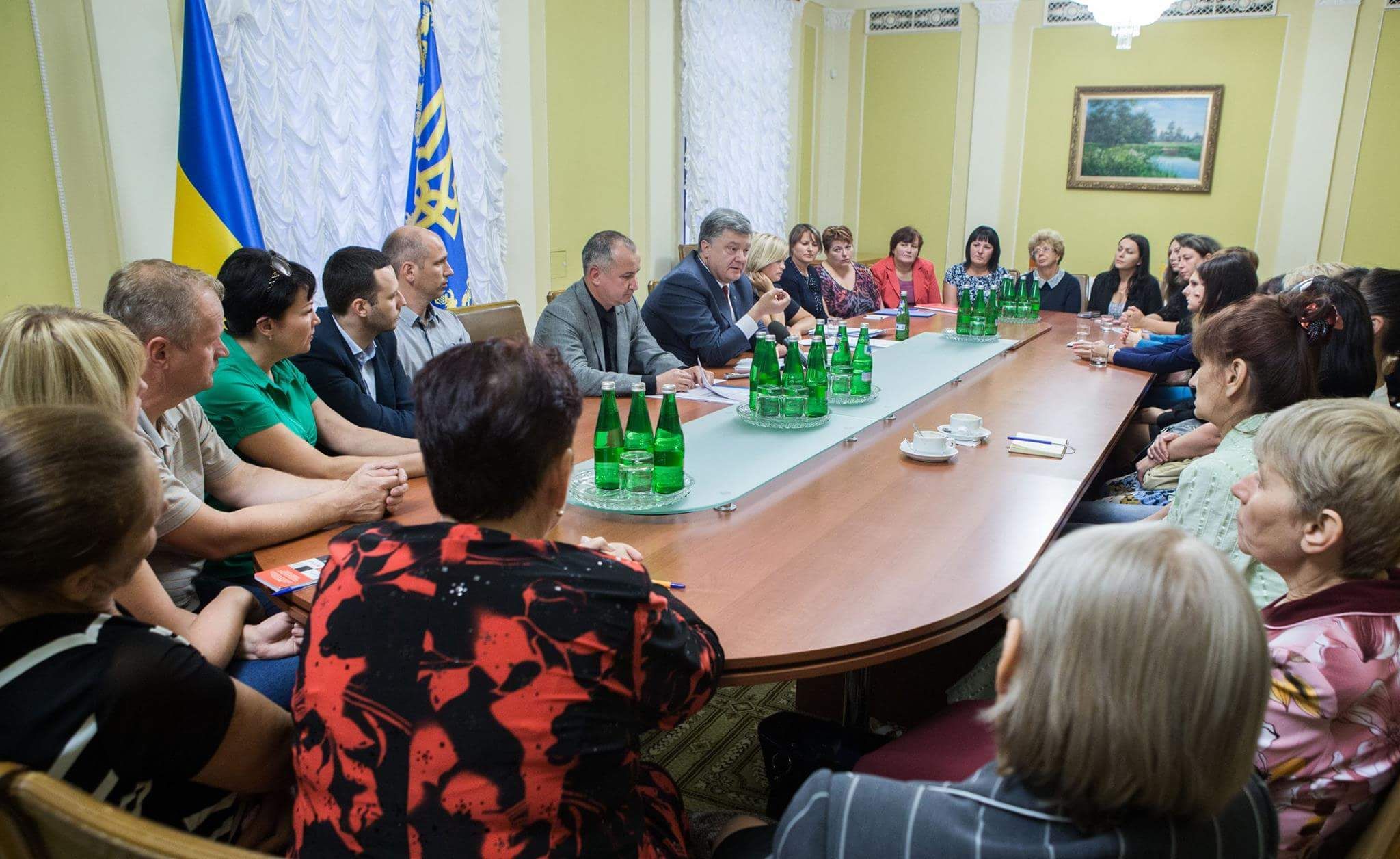 Все зависит от России, – Порошенко на встрече с матерями пленных Все зависит от России, – Порошенко на встрече с матерями пленных