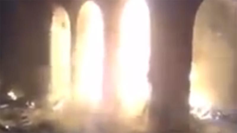 З'явилося відео пекельної пожежі у Мар'їнці