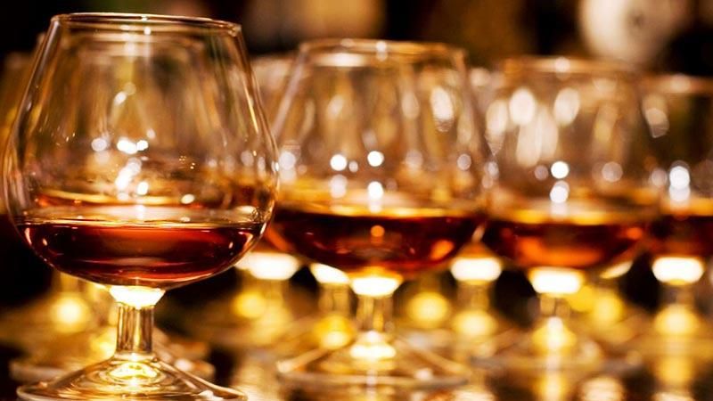 Минфин предлагает резко увеличить минимальные цены на алкоголь Минфин предлагает резко увеличить минимальные цены на алкоголь