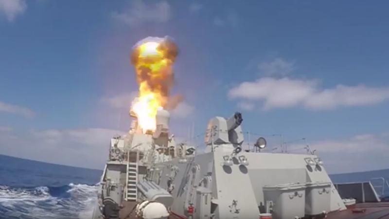 Російські кораблі завдали ракетних ударів по Сирії: з’явилося відео Російські кораблі завдали ракетних ударів по Сирії: з’явилося відео