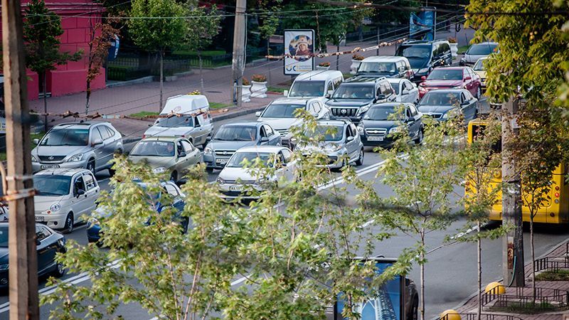 Велетенський затор утворився у Києві через репетицію параду Велетенський затор утворився у Києві через репетицію параду