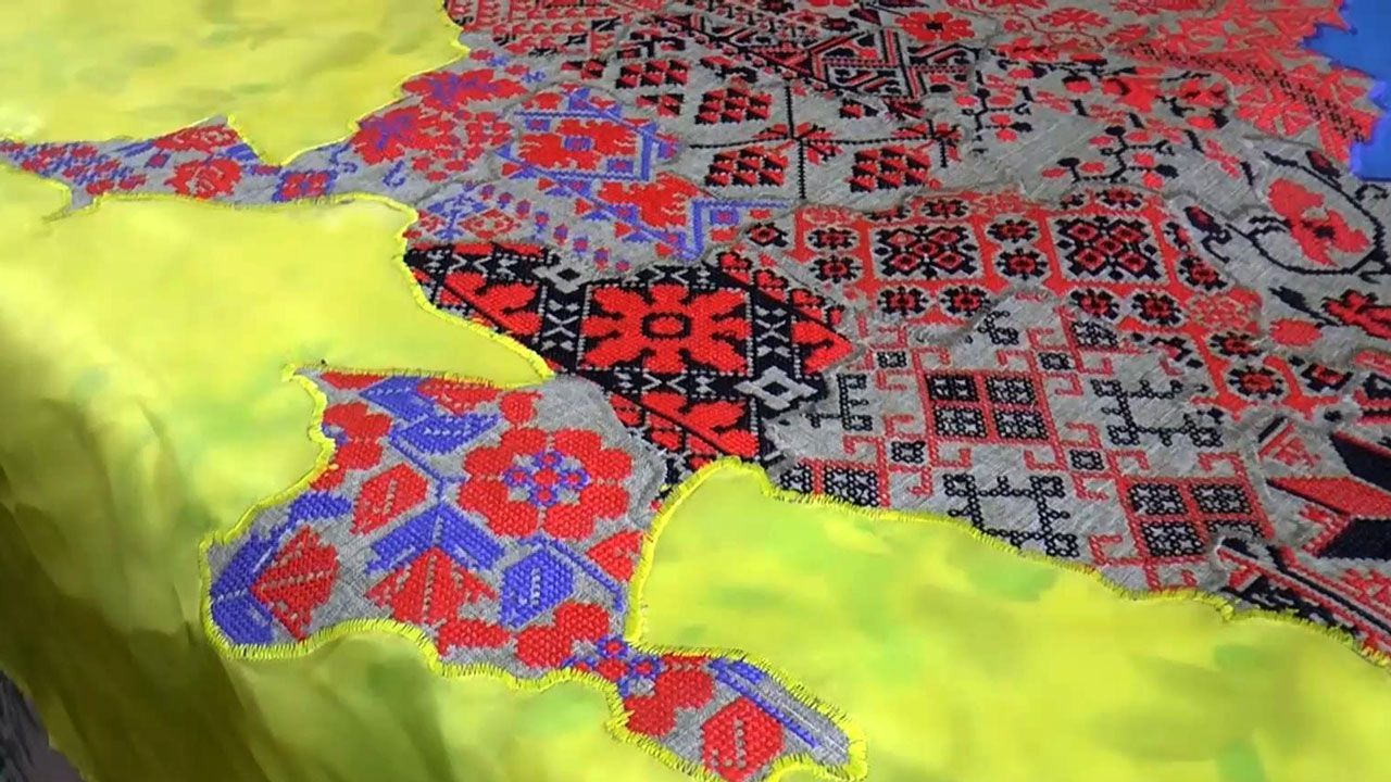 Полковник вишив мапу з візерунками регіонів України
