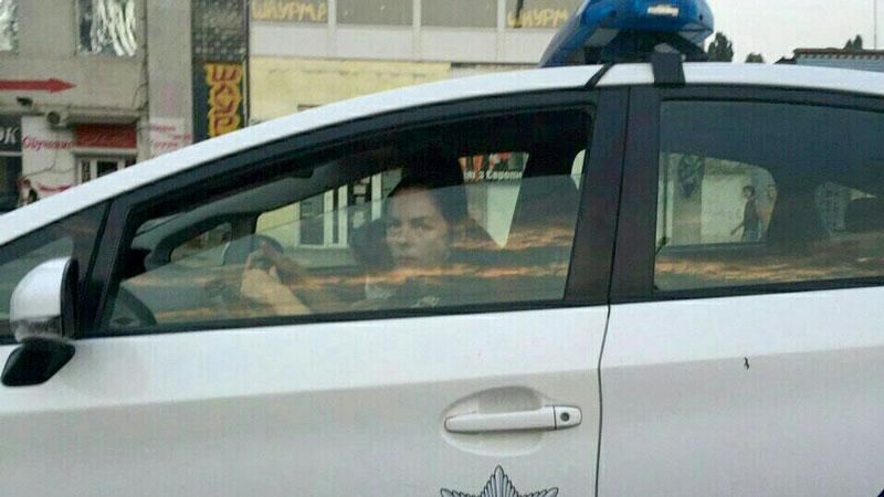 Одесская полицейская опозорилась вульгарным жестом при нарушении ПДД Одесская полицейская опозорилась вульгарным жестом при нарушении ПДД