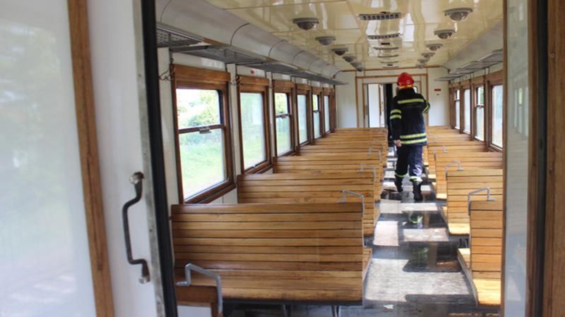 Потяг з пасажирами задимівся просто під час руху Потяг з пасажирами задимівся просто під час руху