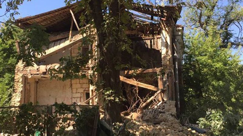 Дом рухнул в Киеве: появились фото