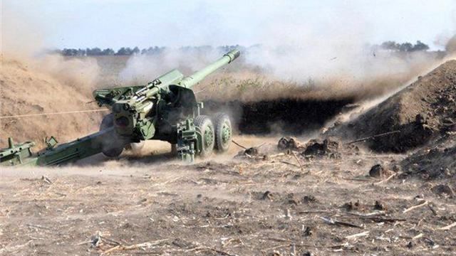 Бойовики на Донбасі знову активізувались: Авдіївка потрапила під вогонь важкої артилерії