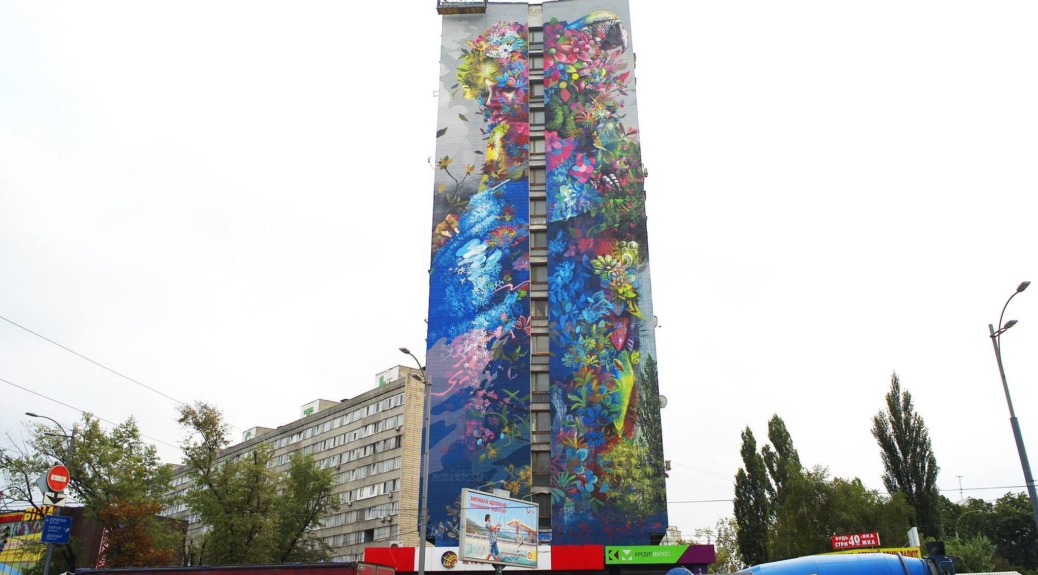 Американец украсил Киев цветущим муралом