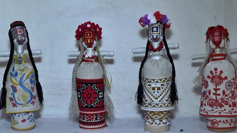 Две сестры создали уникальную коллекцию кукол-мотанок