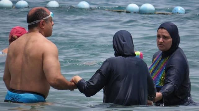 Как Франция восприняла запрет мусульманских купальников на пляжах