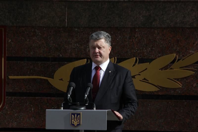 Президент відзначив роботу СБУ та нагородив її співробітників квартирами Президент відзначив роботу СБУ та нагородив її співробітників квартирами