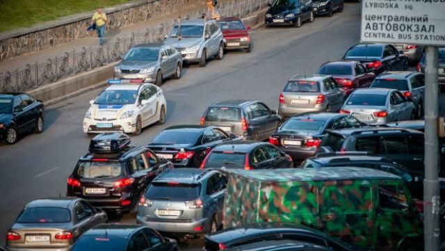 Через репетицію параду Київ знову паралізують затори – оприлюднили перелік перекритих вулиць Через репетицію параду Київ знову паралізують затори – оприлюднили перелік перекритих вулиць