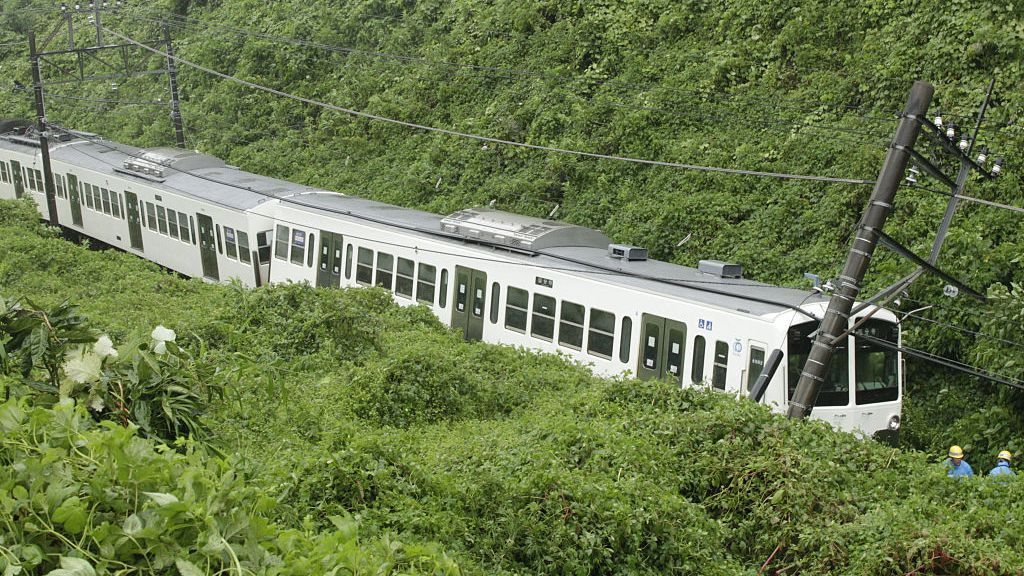 Десятки смертей та мільйонні збитки: як негода наробила лиха у світі Десятки смертей та мільйонні збитки: як негода наробила лиха у світі