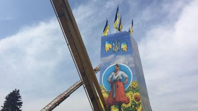 Козак з'явився замість Леніна у Запоріжжі Козак з'явився замість Леніна у Запоріжжі