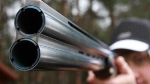 Чоловік влаштував криваву розправу на Тернопільщині: застрелив двох поліцейських
Чоловік влаштував криваву розправу на Тернопільщині: застрелив двох поліцейських