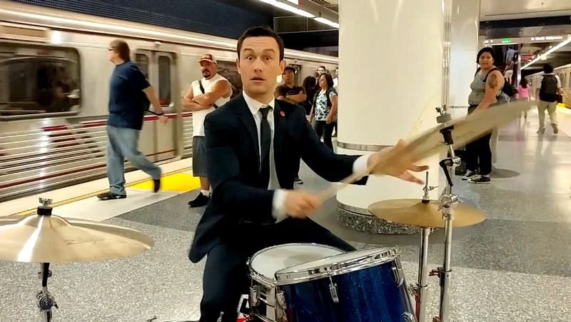 Голлівудський актор дав жару на станції метро Голлівудський актор дав жару на станції метро