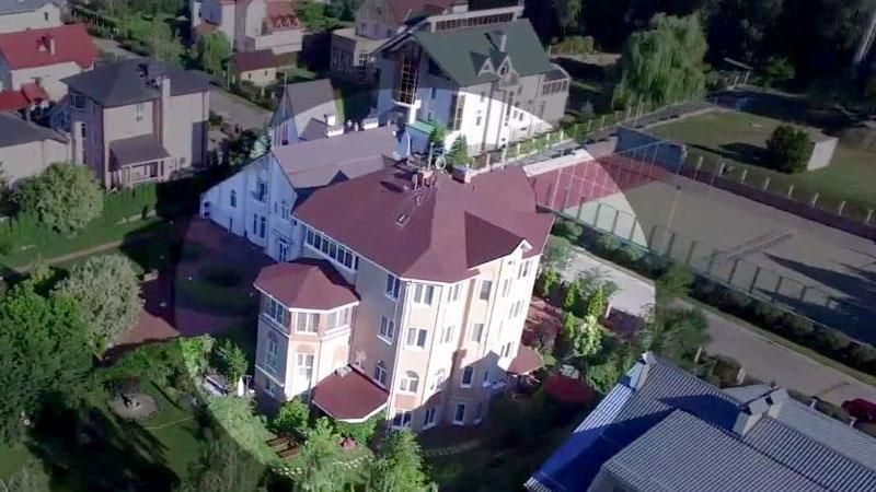 Подруга чиновника приобрела дом стоимостью 1,5 миллиона долларов Подруга чиновника приобрела дом стоимостью 1,5 миллиона долларов