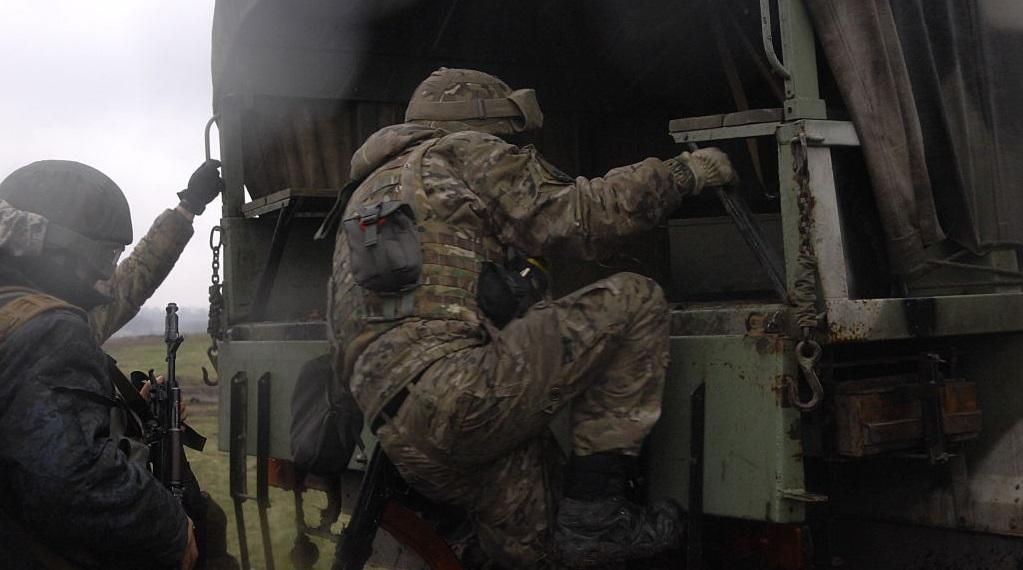 Восьмеро українських військових зазнали поранень на Донбасі