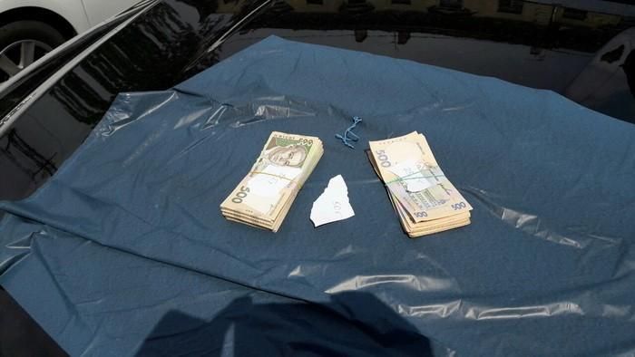 На гігантському хабарі спіймали миколаївського податківця На гігантському хабарі спіймали миколаївського податківця