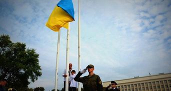 Син загиблого Героя підняв український прапор на Закарпатті