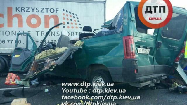 Автобус з українцями розбився у Польщі: є загиблі Автобус з українцями розбився у Польщі: є загиблі