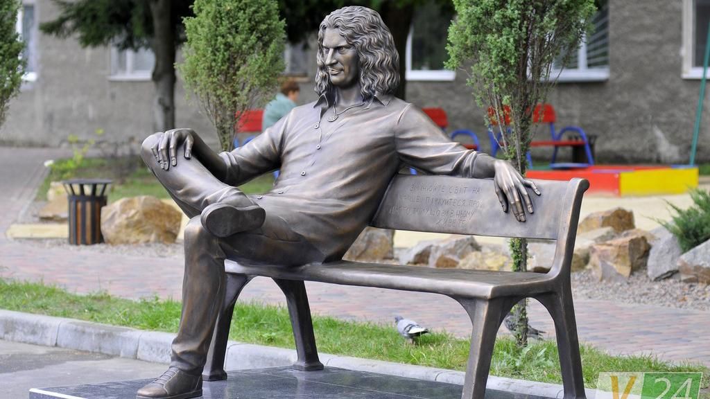 Пам’ятник "Скрябіну" відкрили у Луцьку Пам’ятник "Скрябіну" відкрили у Луцьку