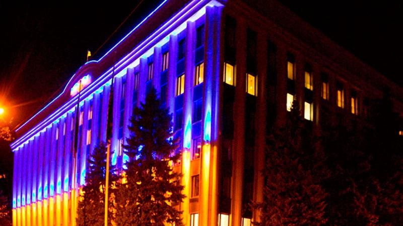 У Дніпрі з'явився гігантський світлодіодний прапор У Дніпрі з'явився гігантський світлодіодний прапор