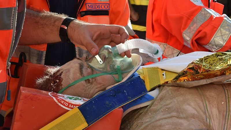 Жертв землетрясения в Италии считают десятками – появились жуткие фото Жертв землетрясения в Италии считают десятками – появились жуткие фото