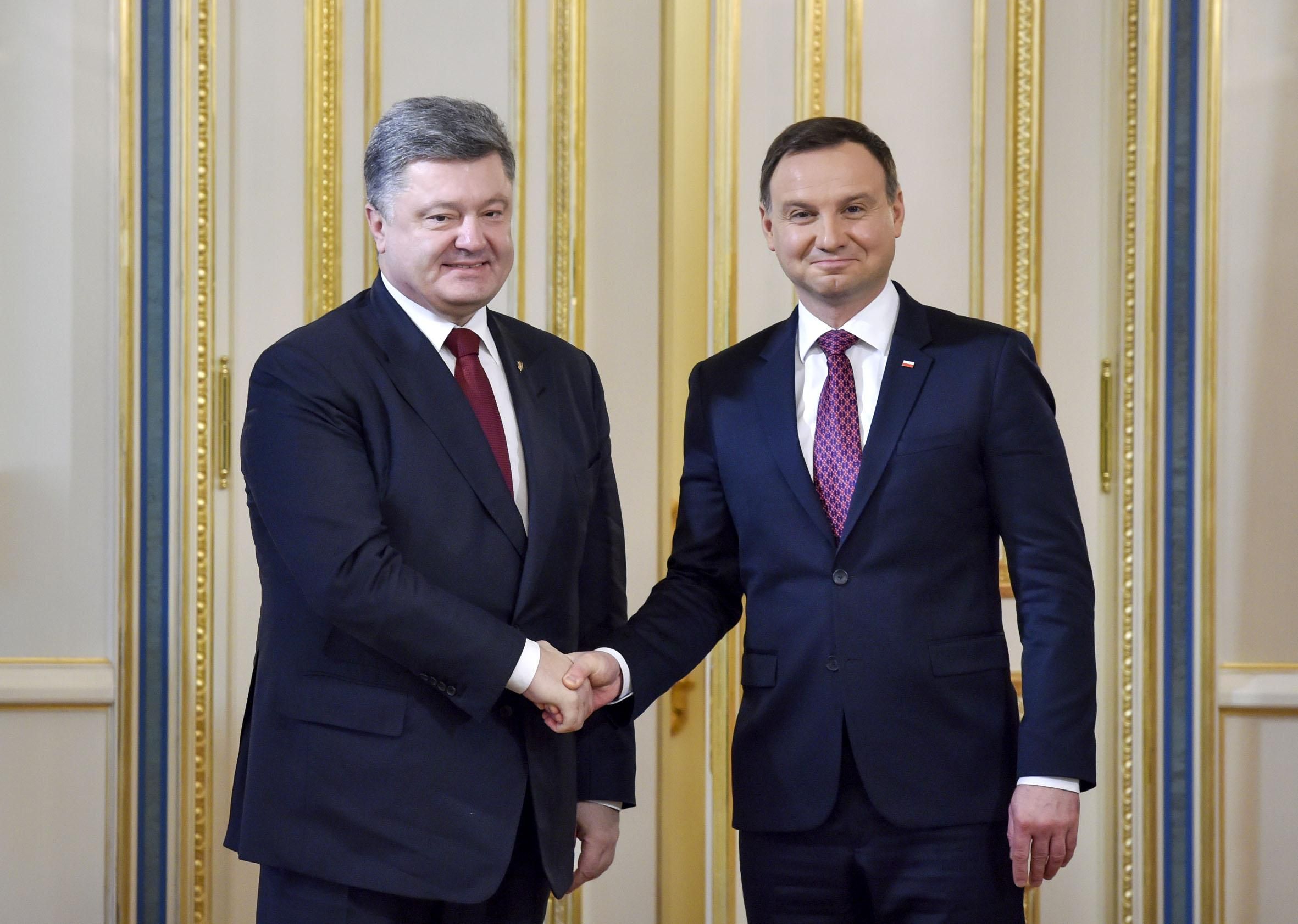 Украина обсудит с Польшей позицию относительно Волынской трагедии