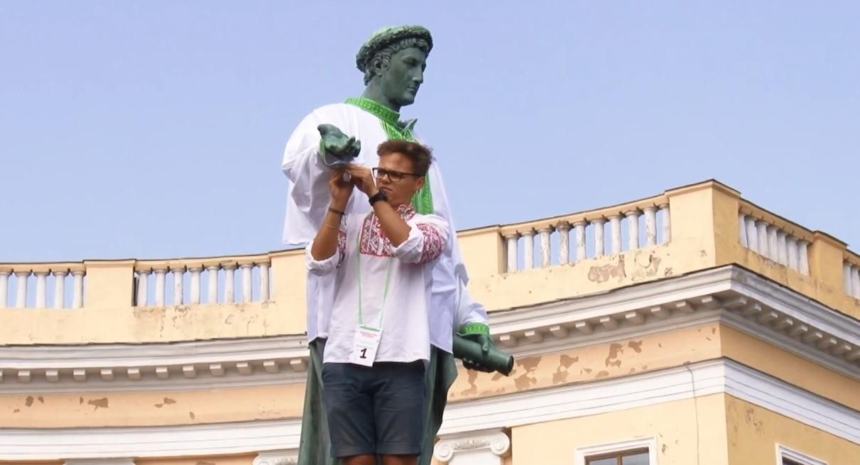 Одесити встановили вишиванковий рекорд Одесити встановили вишиванковий рекорд