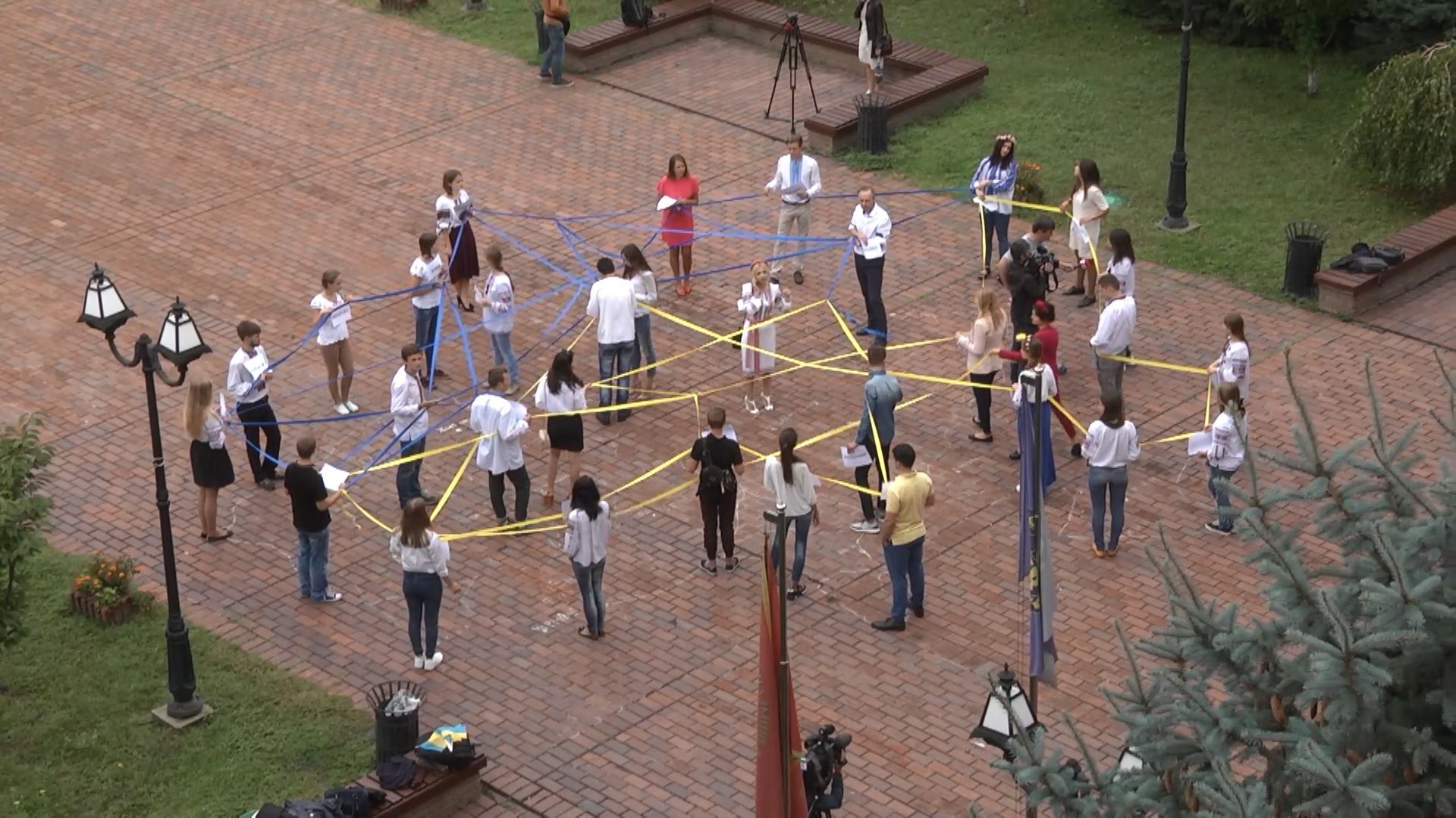 Студенти символічно об’єднали Україну Студенти символічно об’єднали Україну