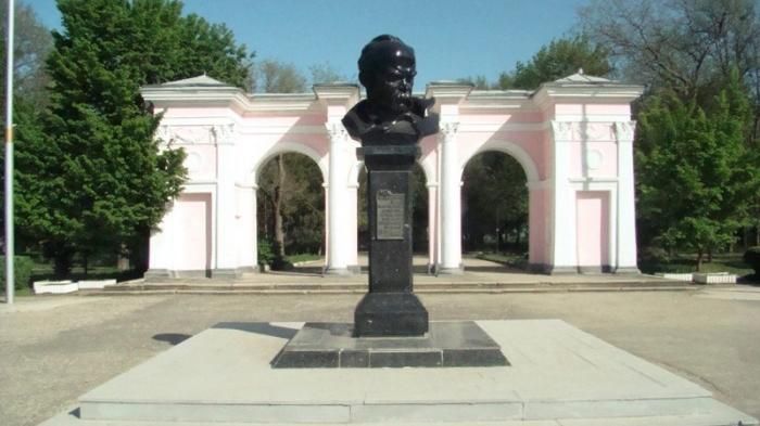 Кримчани під наглядом окупантів згадали Шевченка у День Незалежності 