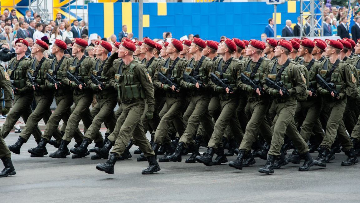 Грандіозний військовий парад та страшна аварія з українцями у РФ, – найважливіше за добу