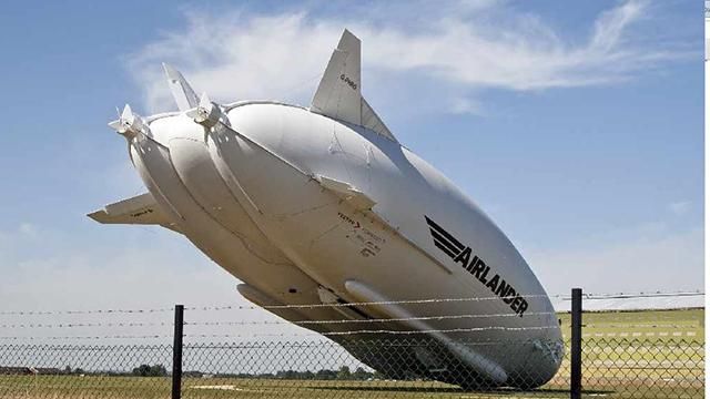 Під час польоту розбився найбільший у світі літальний апарат Під час польоту розбився найбільший у світі літальний апарат