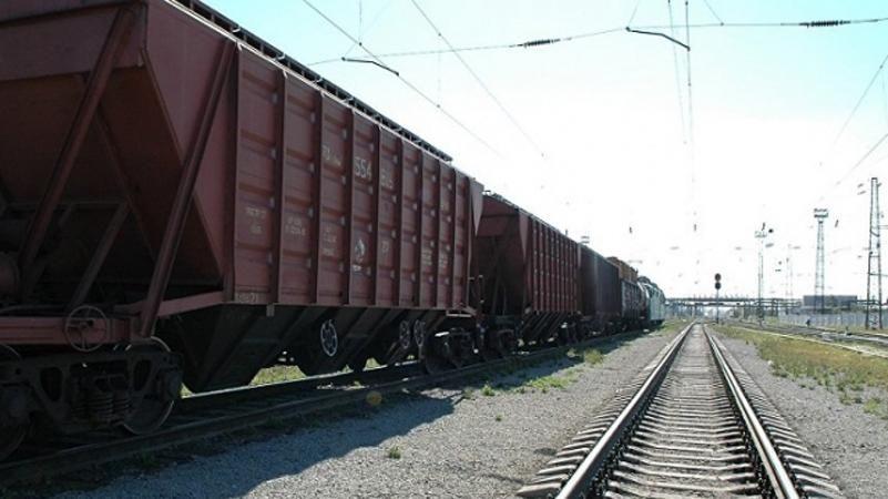 "Сім'я" Януковича наживається на вагонах "Укрзалізниці", – ЗМІ
"Сім'я" Януковича наживається на вагонах "Укрзалізниці", – ЗМІ