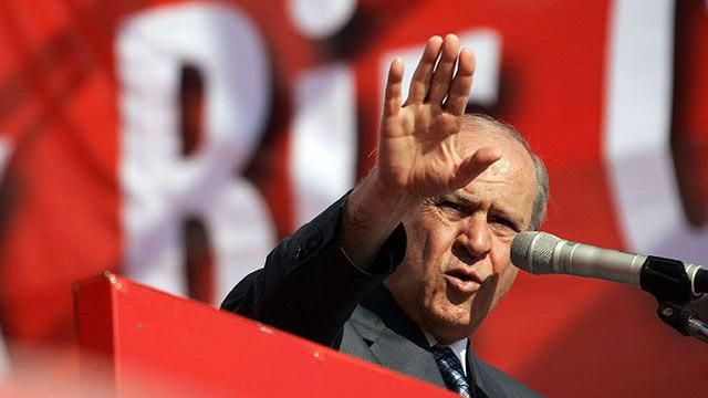 Машину главного турецкого оппозиционера обстреляли: есть погибшие Машину главного турецкого оппозиционера обстреляли: есть погибшие