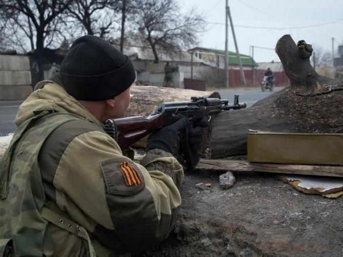 Терористи на Донбасі обстріляли мирних жителів, які перебували на пункті пропуску