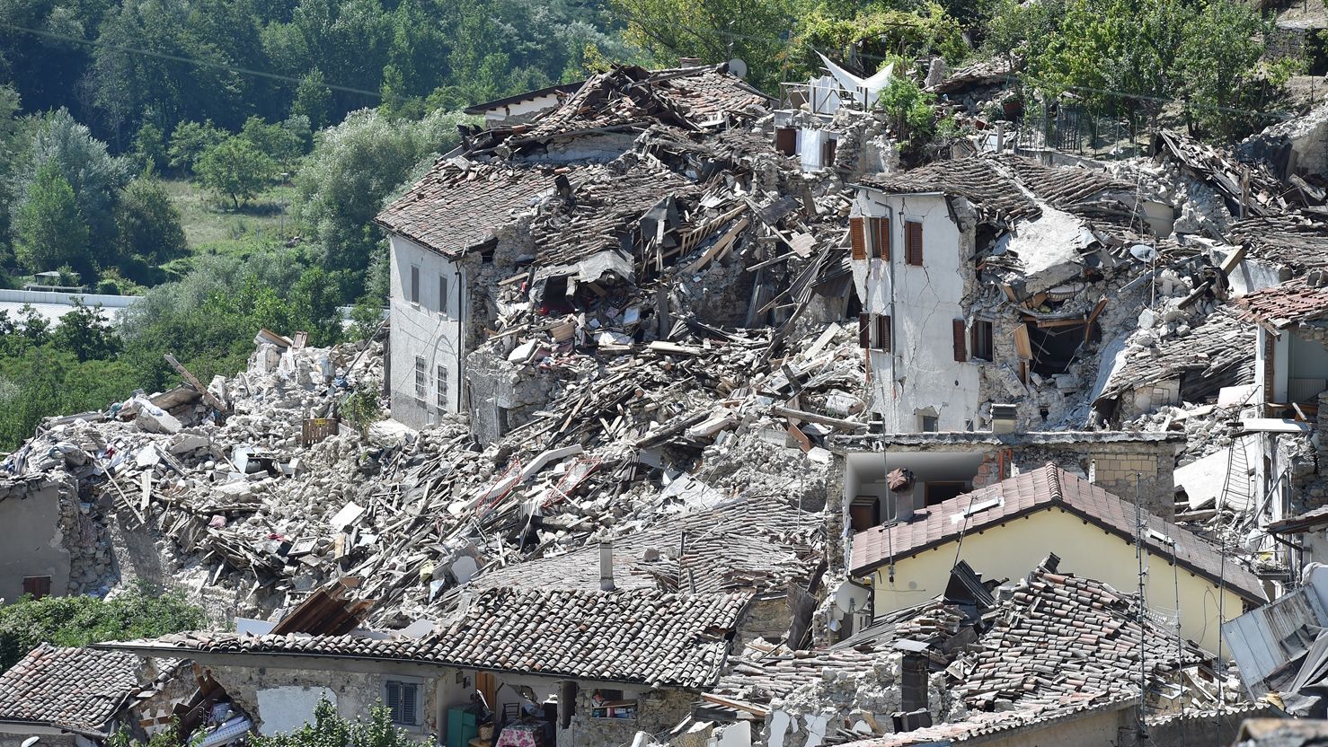 Землетрус у Італії: десятирічна дівчинка ціною життя врятувала молодшу сестру