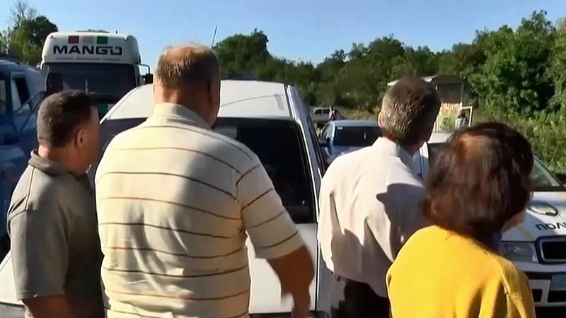 Пикетчики заблокировали трассу возле скандальной свалки подо Львовом Пикетчики заблокировали трассу возле скандальной свалки подо Львовом