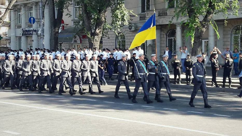 Як українські військові проводять репетицію параду в Молдові: вражаючі фото Як українські військові проводять репетицію параду в Молдові: вражаючі фото