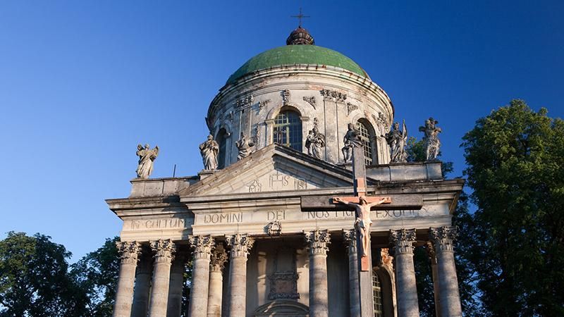 Унікальний храм на Львівщині показали з висоти пташиного польоту 