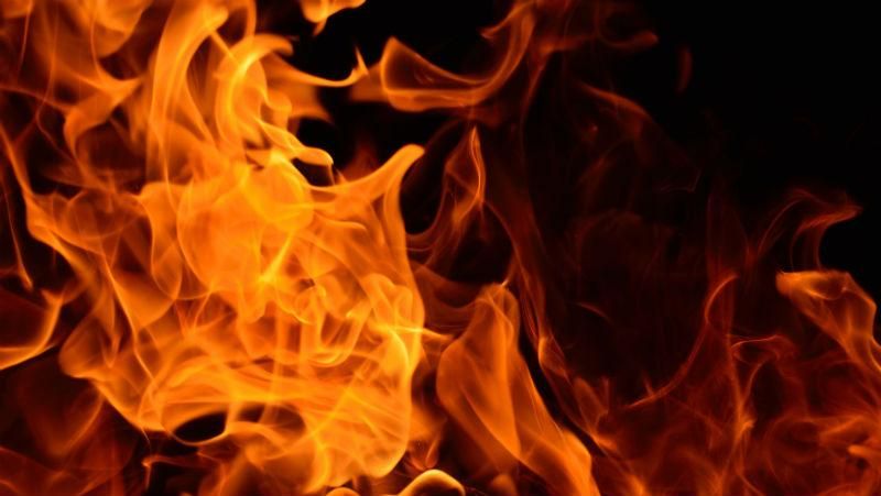 Моторошний випадок на Львівщині: жінка облила себе бензином і підпалила 