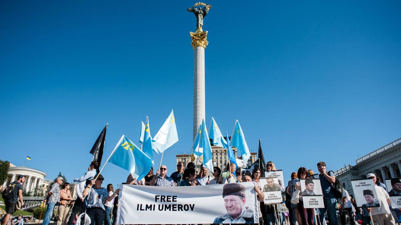 На Майдане требовали освободить заместителя Меджлиса из российского плена